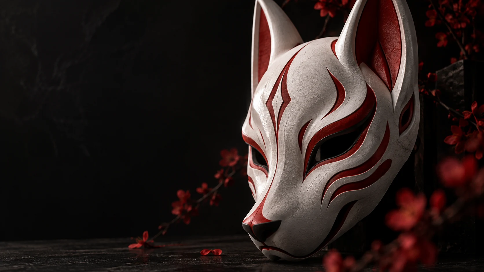 Kitsune blanca y roja; fondo oscuro y flores rojas
